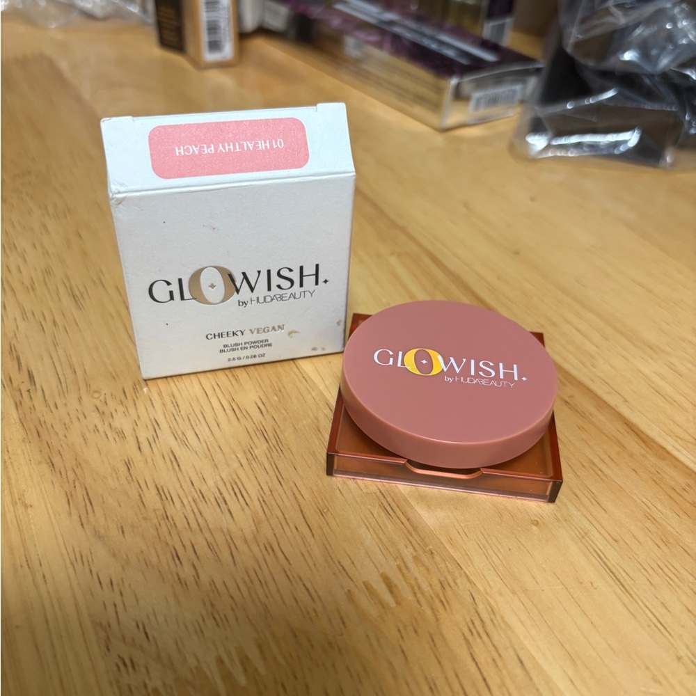 HUDA BEAUTY GLOWISH Cheeky Vegan Blush Powder #01 Healthy Peach 2.5g BNIB NEW